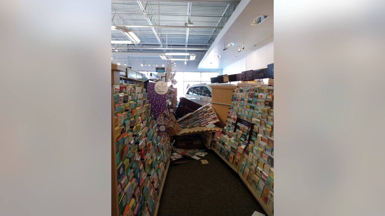 Driver rams into Hallmark Store in Montgomery County - Vimarsana News