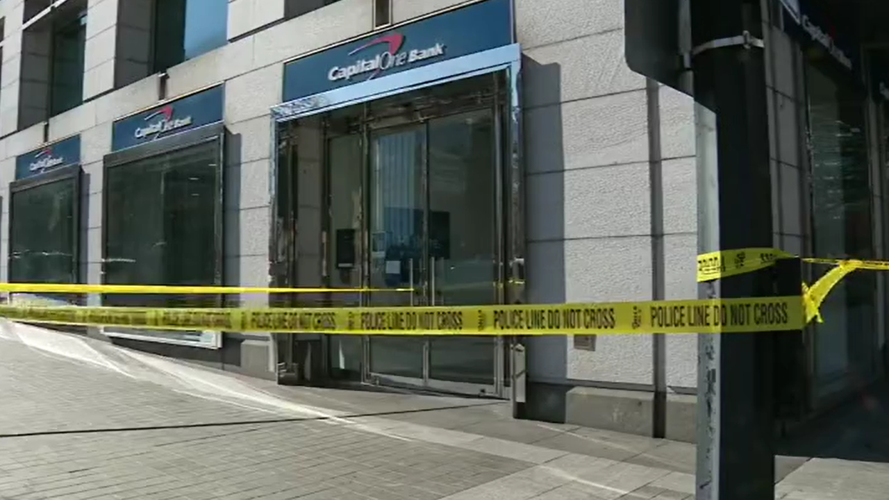 嫌疑犯穿着建筑工人服装劫持了距离白宫几个街区的一家银行：警方