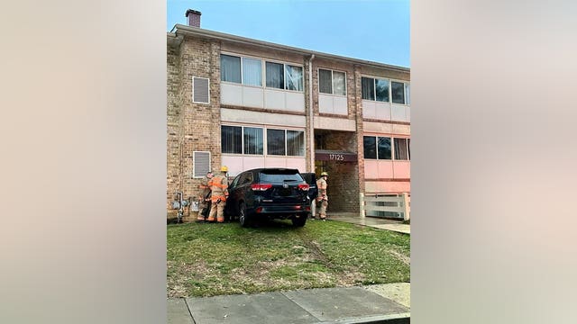 Car crashes into apartment building in Gaithersburg