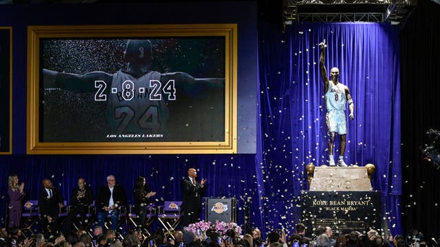19-foot Kobe Bryant statue unveiled outside Lakers' arena
