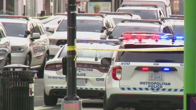 2 in custody after barricade disrupts traffic in northwest DC