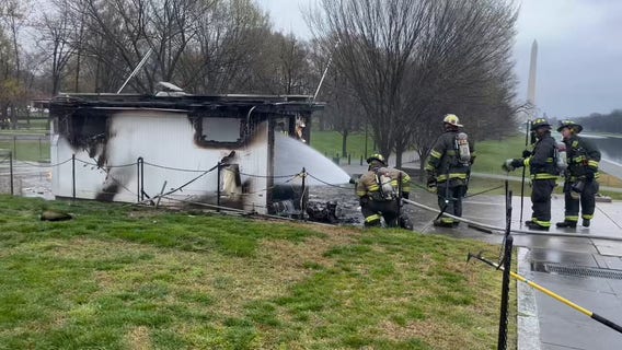 1 hospitalized in kiosk fire near Lincoln Memorial
