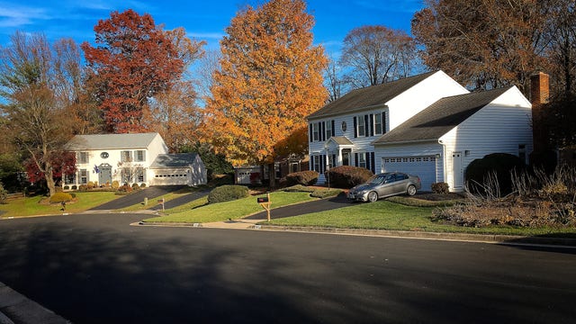 'It's everywhere:' Police warn against driveway repaving scam
