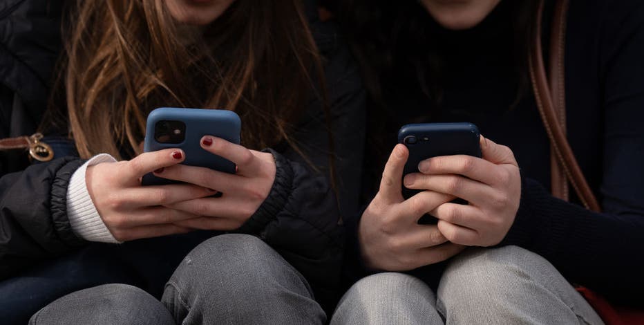 Fairfax County schools plan to crack down on cell phone usage next school year