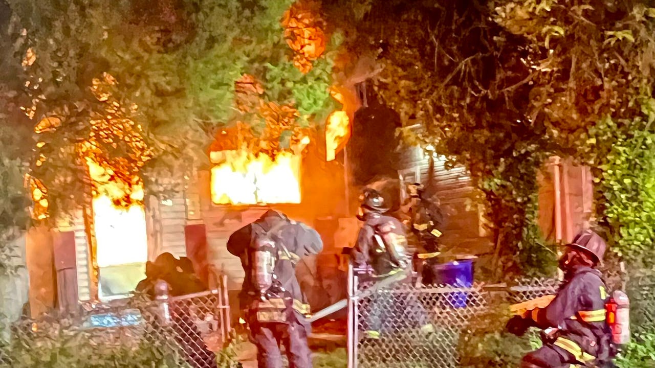 VIDEO: Overnight fire destroys home in Northeast DC - Vimarsana News