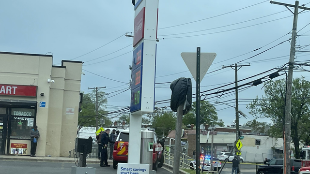 Broad-daylight shooting leaves 3 adults,1 teen injured in Northeast DC