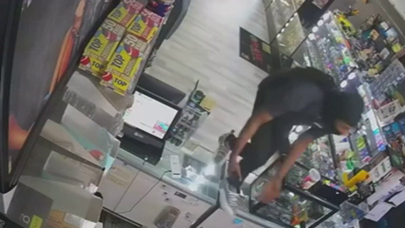 Armed robbery at DC smoke shop caught on camera