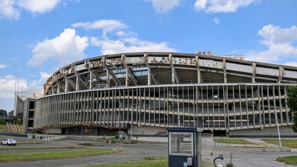 Senator ties support for RFK Stadium bill to tribute for old Commanders logo