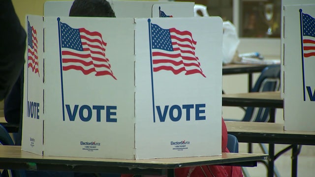 Last minute voters cast their ballots in Virginia before polls close