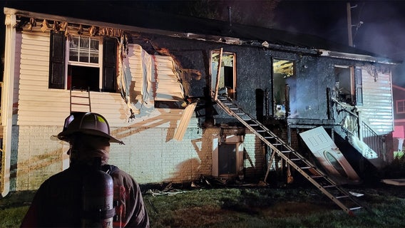 Fire forces families to jump from deck of Rockville home