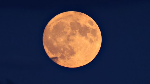 Extremely rare comet, supermoon combo will light up skies over DC, Maryland, Virginia