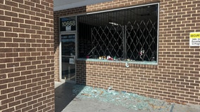 Hot Heat Sneakers robbed in smash and grab