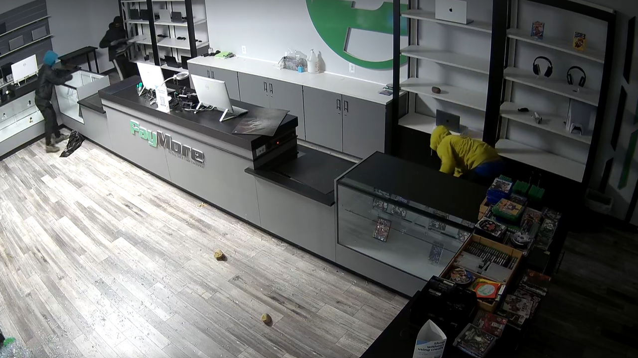 Christmas Eve crooks burglarize Virginia electronics store