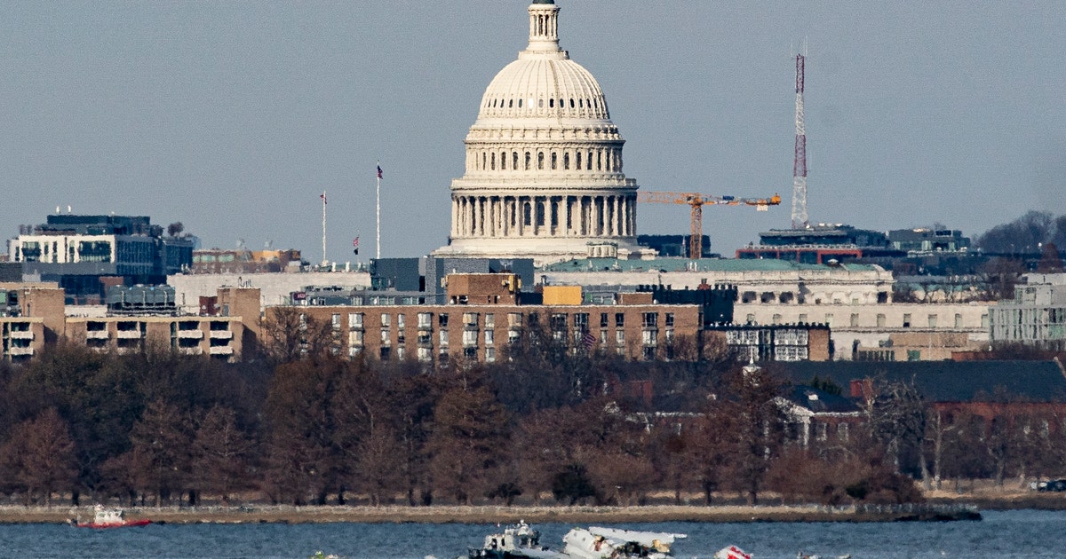 DC plane crash: 12 victims remain missing as crews begin removing ...