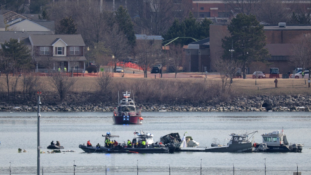 LIVE DC plane crash updates Midair collision leaves no survivors FOX