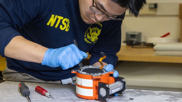 Here’s what the Bombardier CRJ700’s cockpit voice recorder and flight data recorder look like