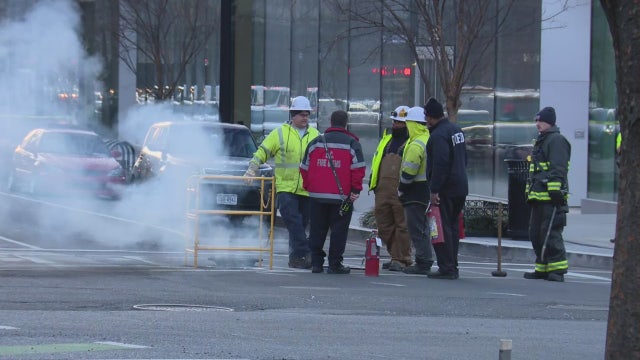 Smoke pours from manhole in Dupont Circle area, streets closed