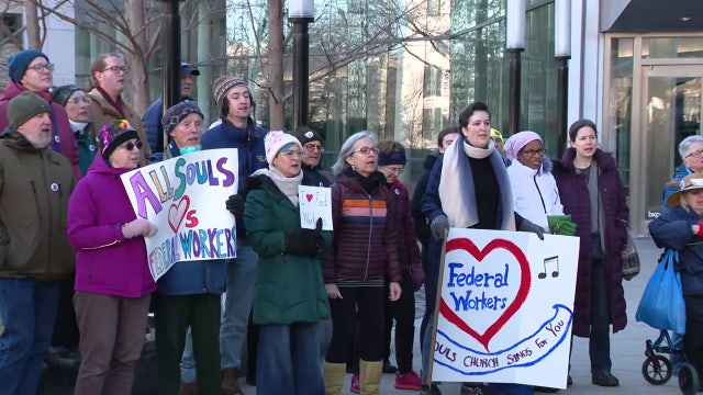 Chaos and confusion on Capitol Hill as federal workers face deadline