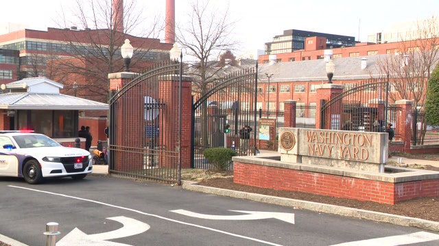 Some federal workers return to Navy Yard offices Monday