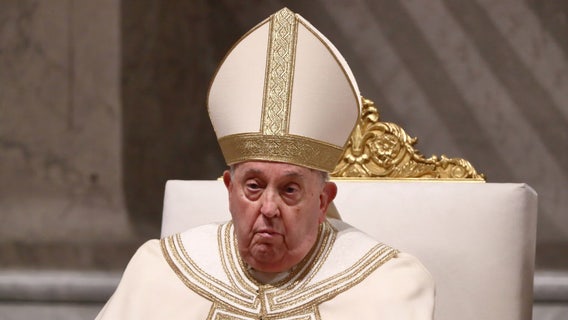 Vatican gives health update as Pope enters third week in hospital