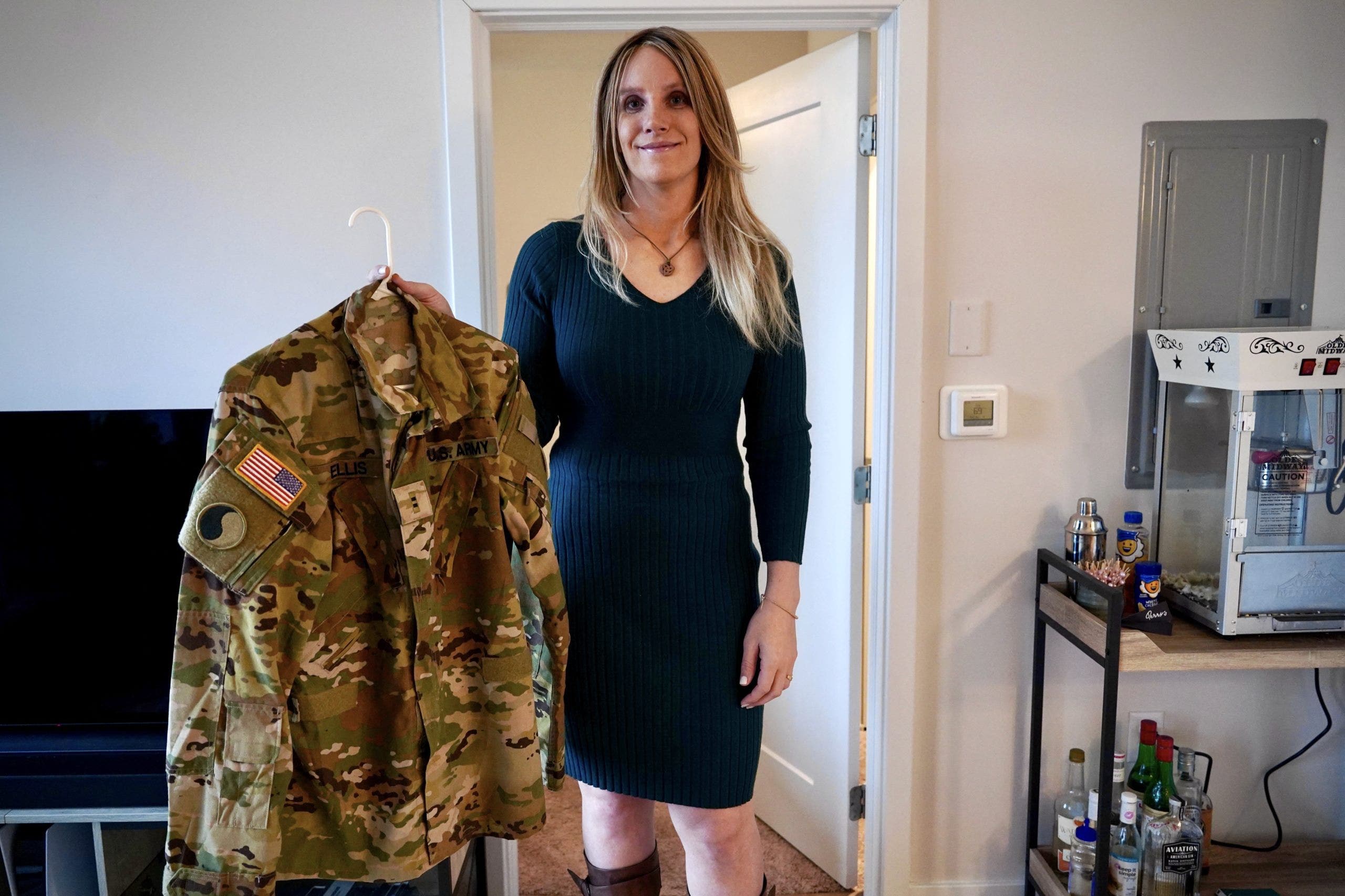 Trans pilot falsely blamed in DCA plane crash files defamation lawsuit against influencer