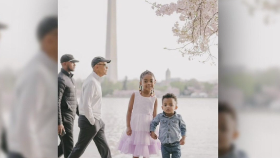 Former President Obama photobombs family taking cherry blossom pics at Tidal Basin