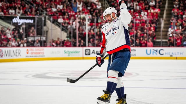 Ovechkin ties Gretzky record on home ice