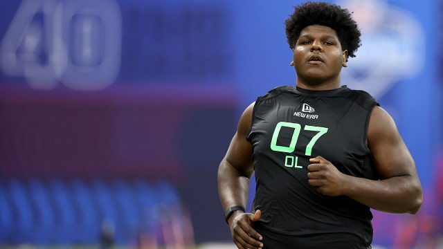 Washington Commanders select Oregon's Josh Conerly Jr. with 29th pick in NFL draft