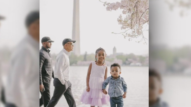 Former President Obama photobombs family taking cherry blossom pics at Tidal Basin
