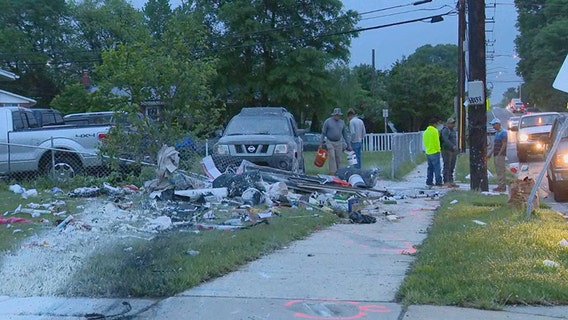 Man killed in early morning Adelphi crash
