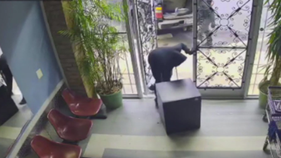 VIDEO: Door shattered, window broken as thieves rob Bladensburg laundromat