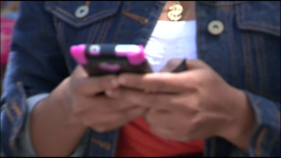 Virginia students required to turn cell phones off during school day