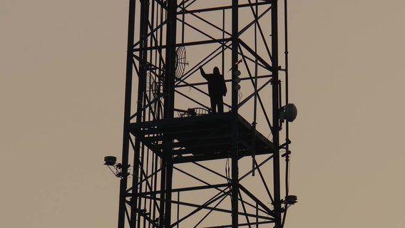Man climbs cell tower in northwest DC
