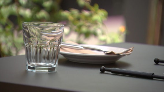 DC Council pauses $2 raise for tipped workers