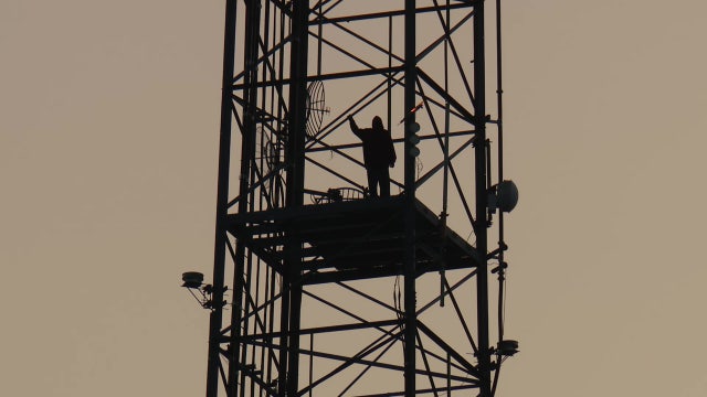 Man climbs cell tower in northwest DC