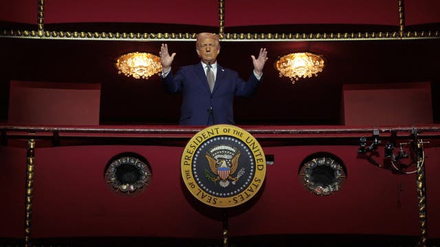 Trump attends Les Misérables amid Kennedy Center tensions