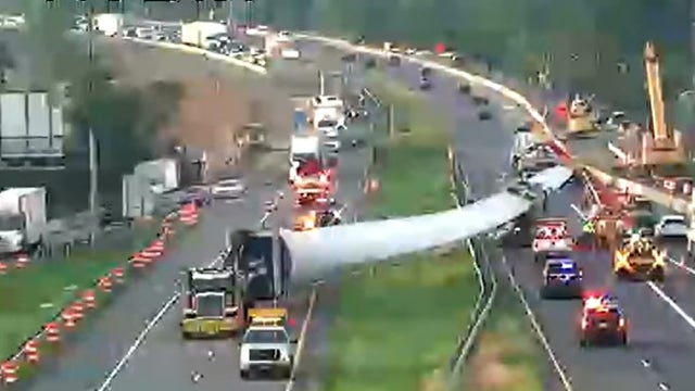 Wind turbine blade crash shuts down traffic on I-70 in Maryland