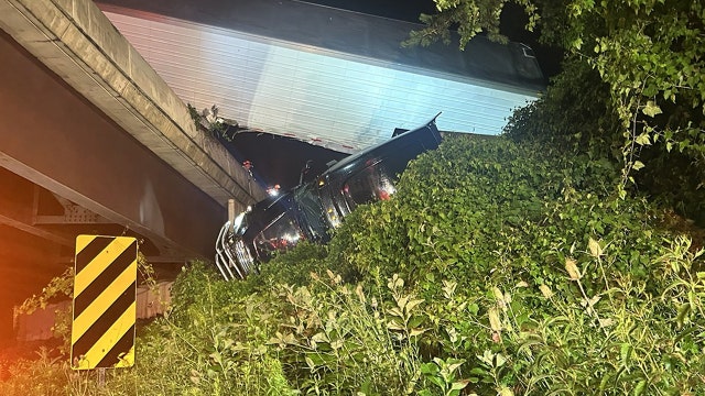 Tractor-trailer removed after dangling off I-495 overpass in Bethesda