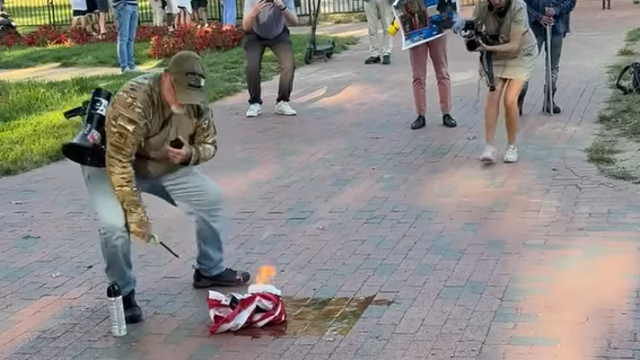 VIDEO: Army veteran detained outside White House after burning American flag