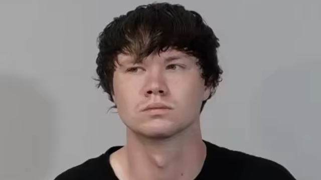 Suspect armed with knife hid in Wawa women's restroom, climbed into victim's stall: police