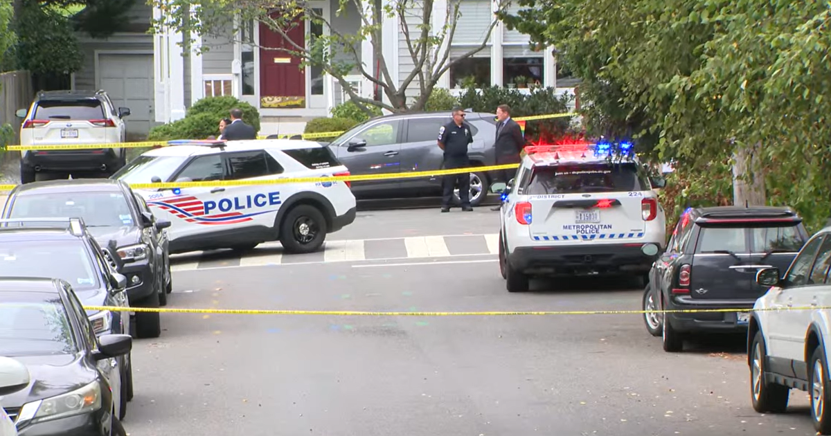 Suspect with knives shot, killed by police in Northwest DC | FOX 5 DC