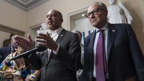 Trump to meet with Congressional Dem leaders amid shutdown fight