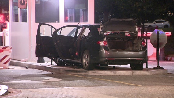 Car crash into White House security barrier leads to arrest, Secret Service says