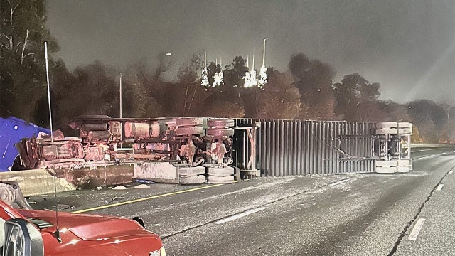 Overturned tractor-trailer causes major delays on I-495 in Chevy Chase