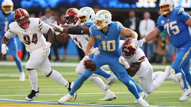 Commanders rally from 10-0 deficit with 27 straight points to beat Chargers 27-10