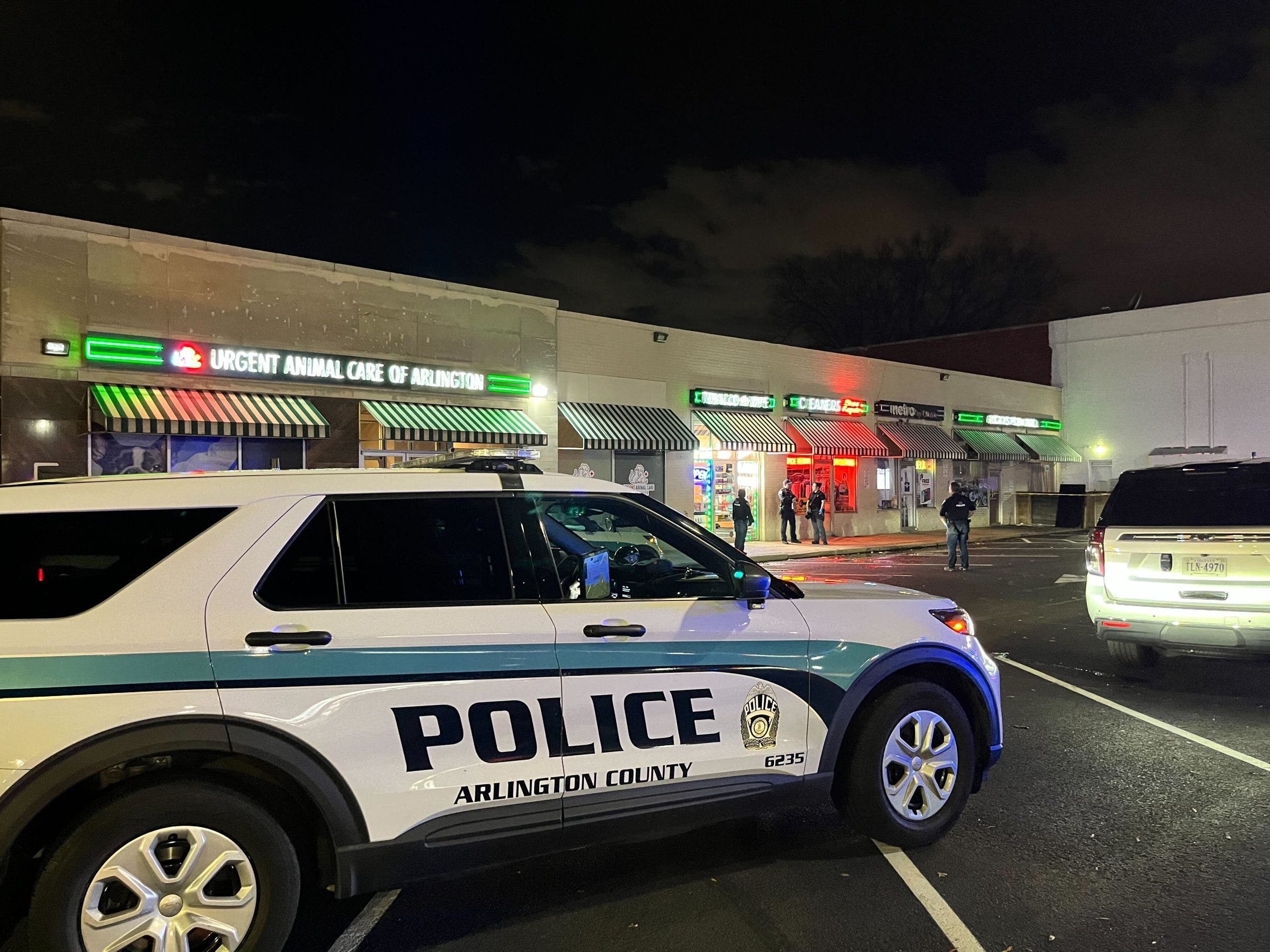 Stabbing at Arlington business leaves 1 dead, 2 injured