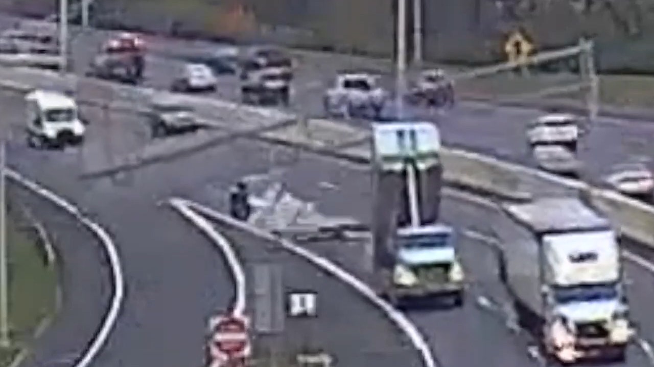 Watch: Dump truck slams into overhead highway sign in Ohio