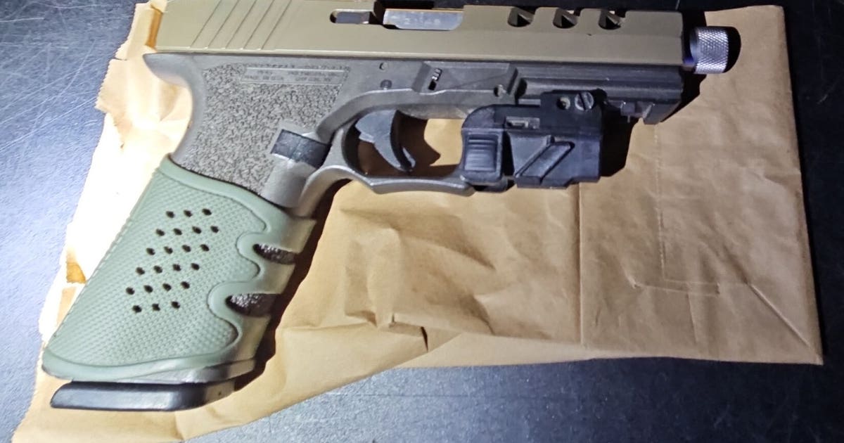 DC police officer shoots, kills man allegedly armed with gun in ...
