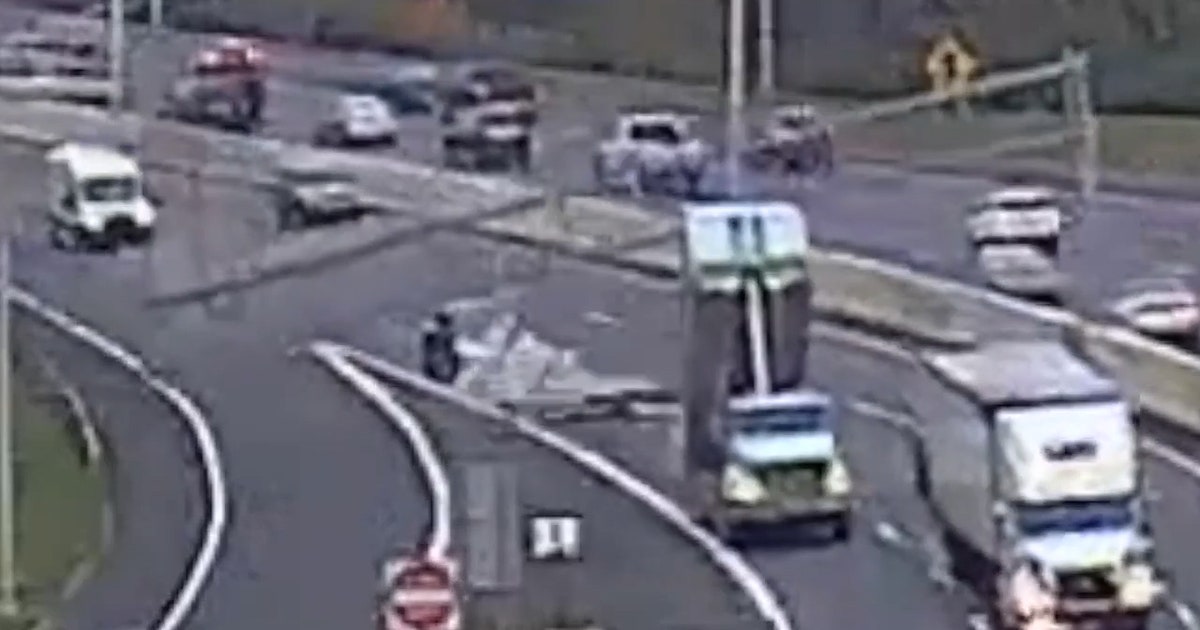 Watch: Dump truck slams into overhead highway sign in Ohio | FOX 5 DC
