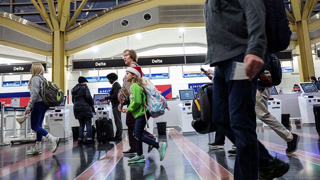 Thanksgiving travel chaos: 400 DCA flights delayed